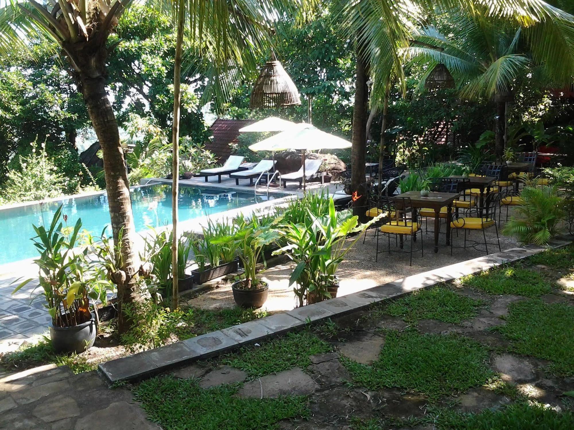 Port Hedonia Hotell Sihanoukville Exteriör bild