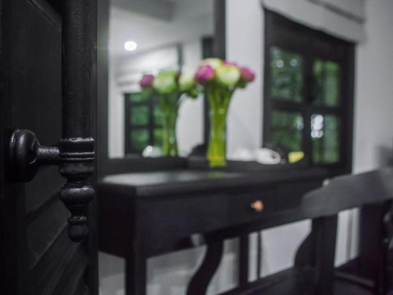Port Hedonia Hotell Sihanoukville Exteriör bild